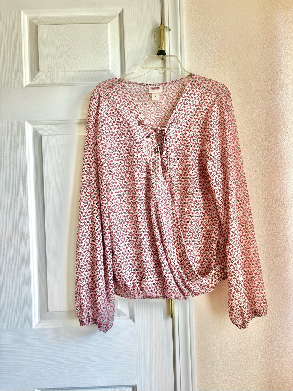 Mossimo M Pink/White Geometric V-Neck Tie Woven Puff Long Sleeve Blouse